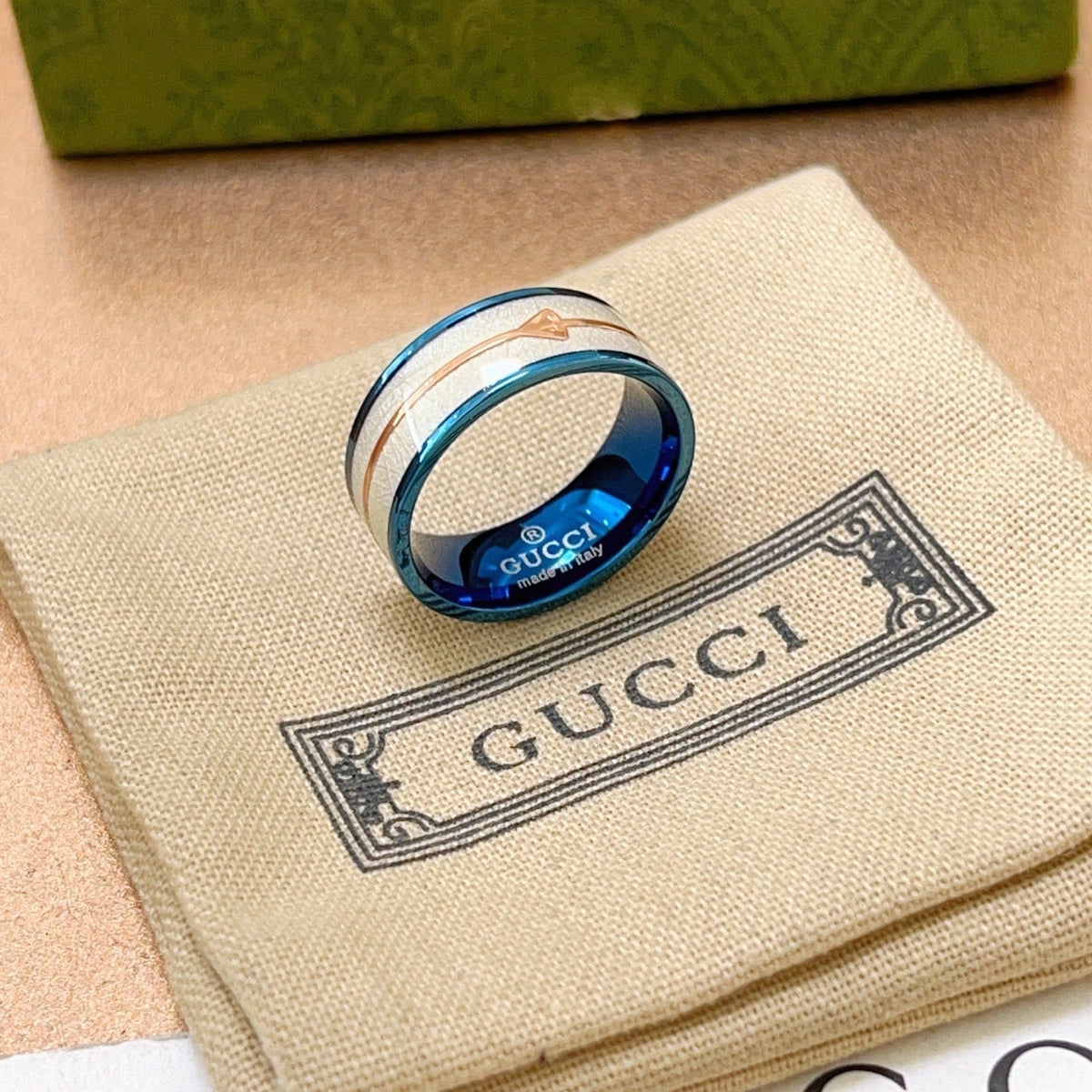 Martin Graham ring in polished metal-tone – side detail