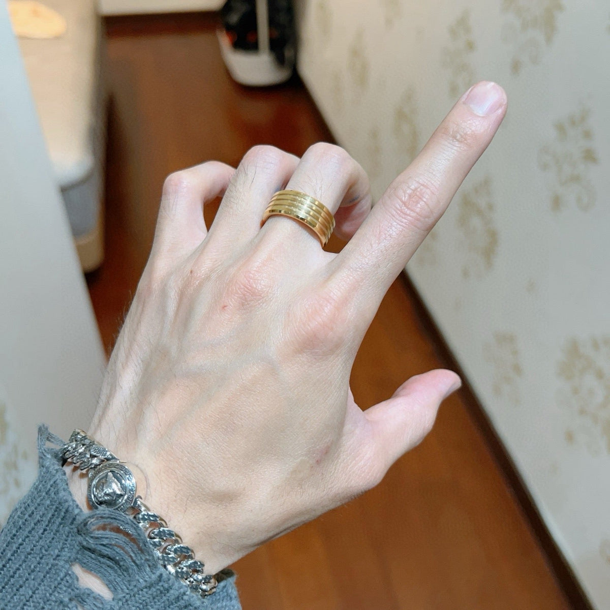 Martin Graham ring in polished metal-tone – detail view