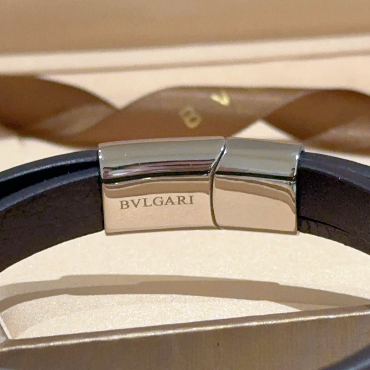 Martin Graham bracelet in polished metal-tone – detail view