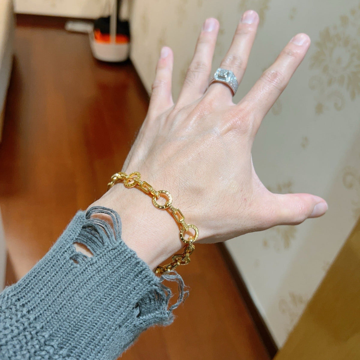 Martin Graham ring in polished metal-tone – detail view