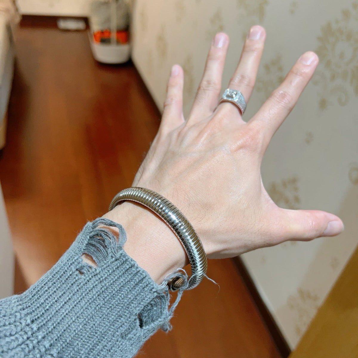 Martin Graham ring in polished metal-tone – detail view