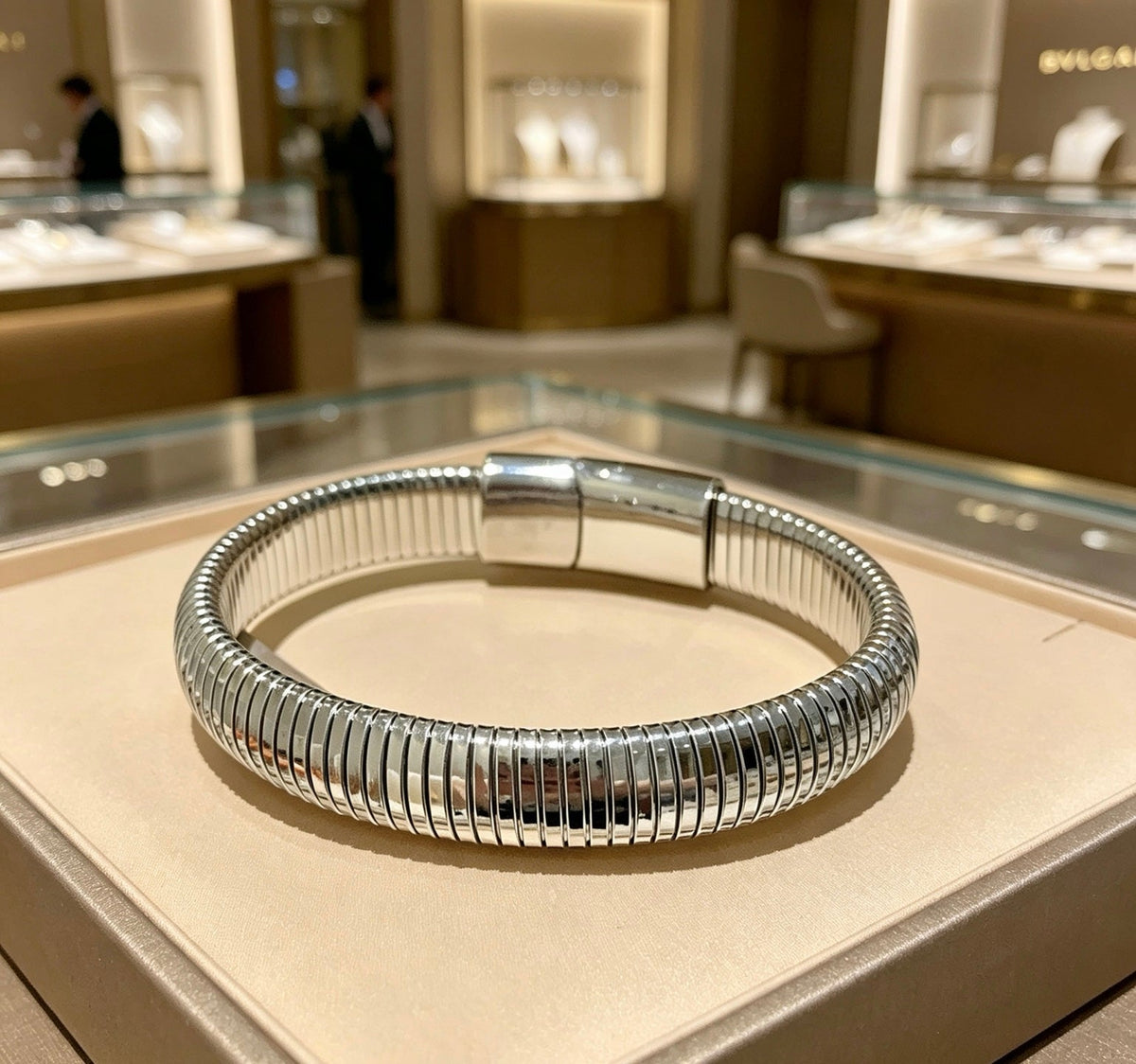 Martin Graham ring in polished metal-tone – close-up detail