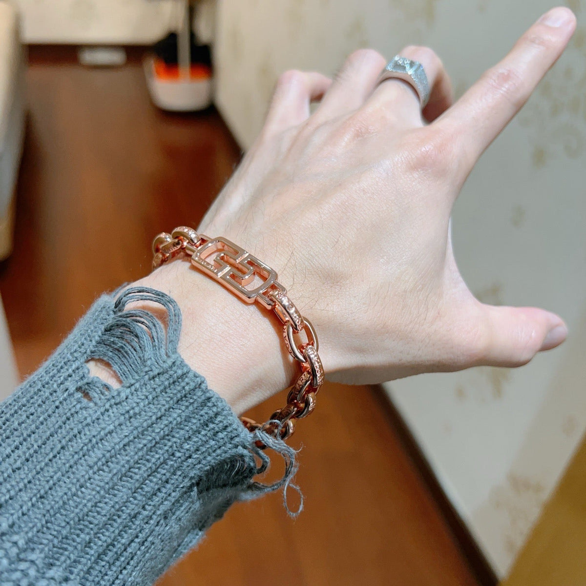 Martin Graham ring in polished metal-tone – detail view