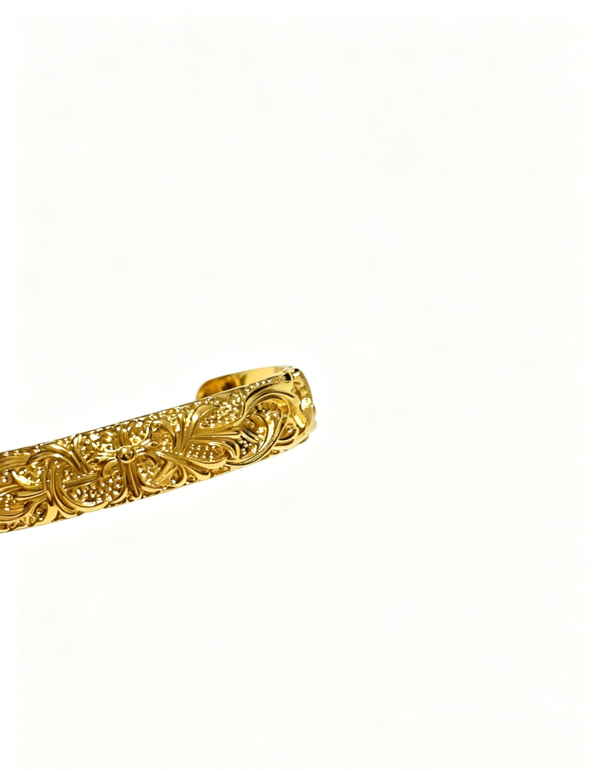 Martin Graham bangle in polished metal-tone – detail view