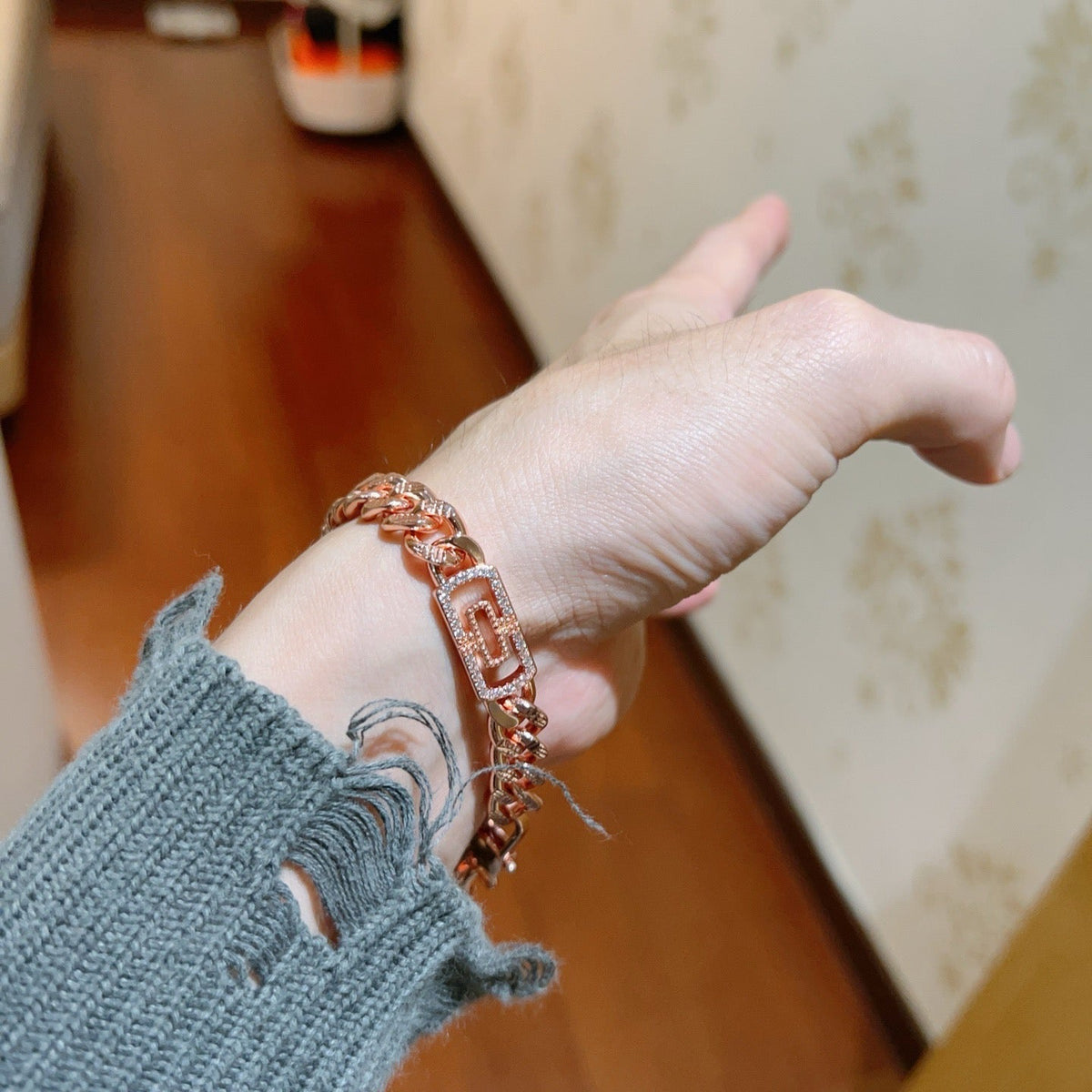 Martin Graham ring in polished metal-tone – side detail