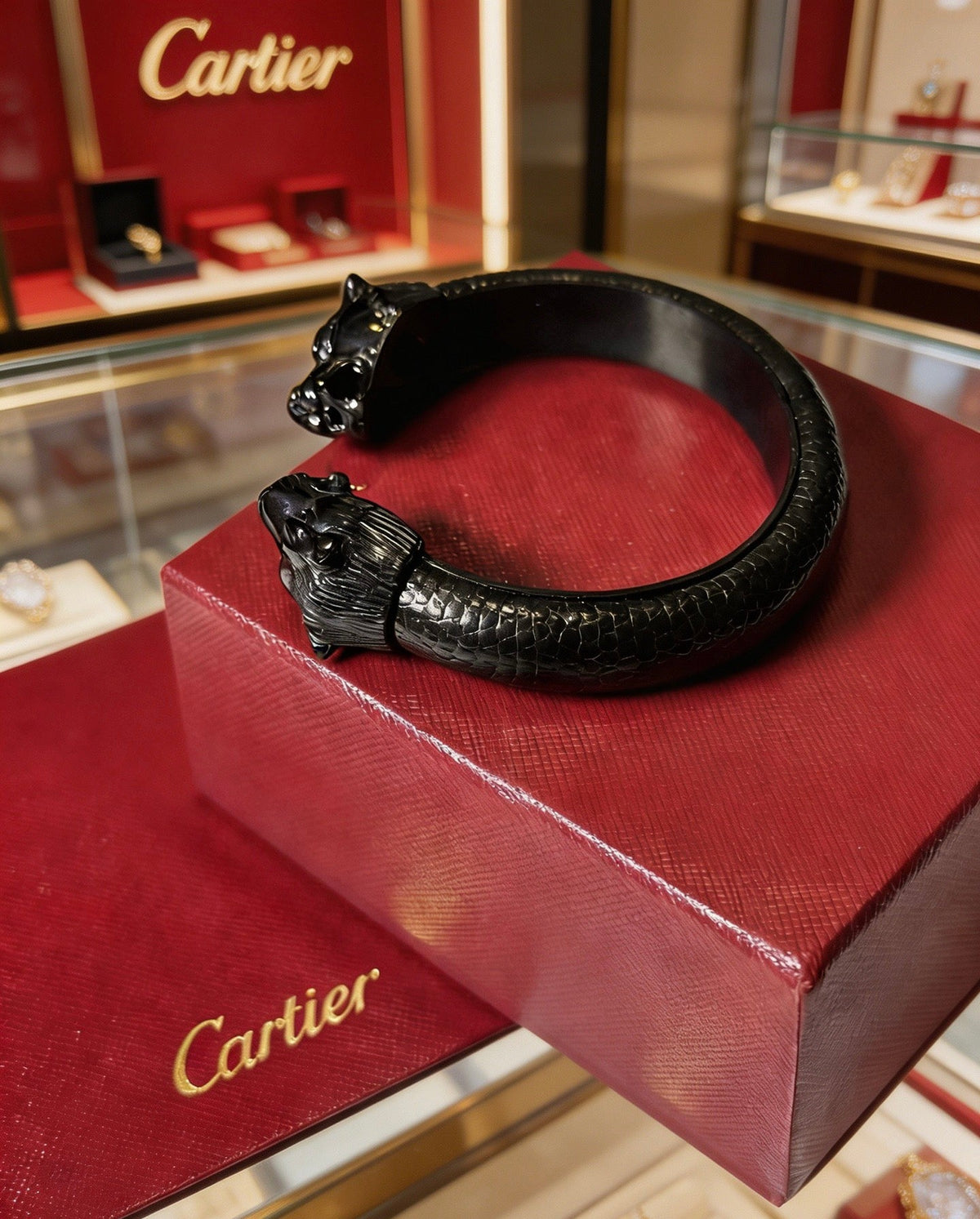 Martin Graham bracelet in polished metal-tone – side detail