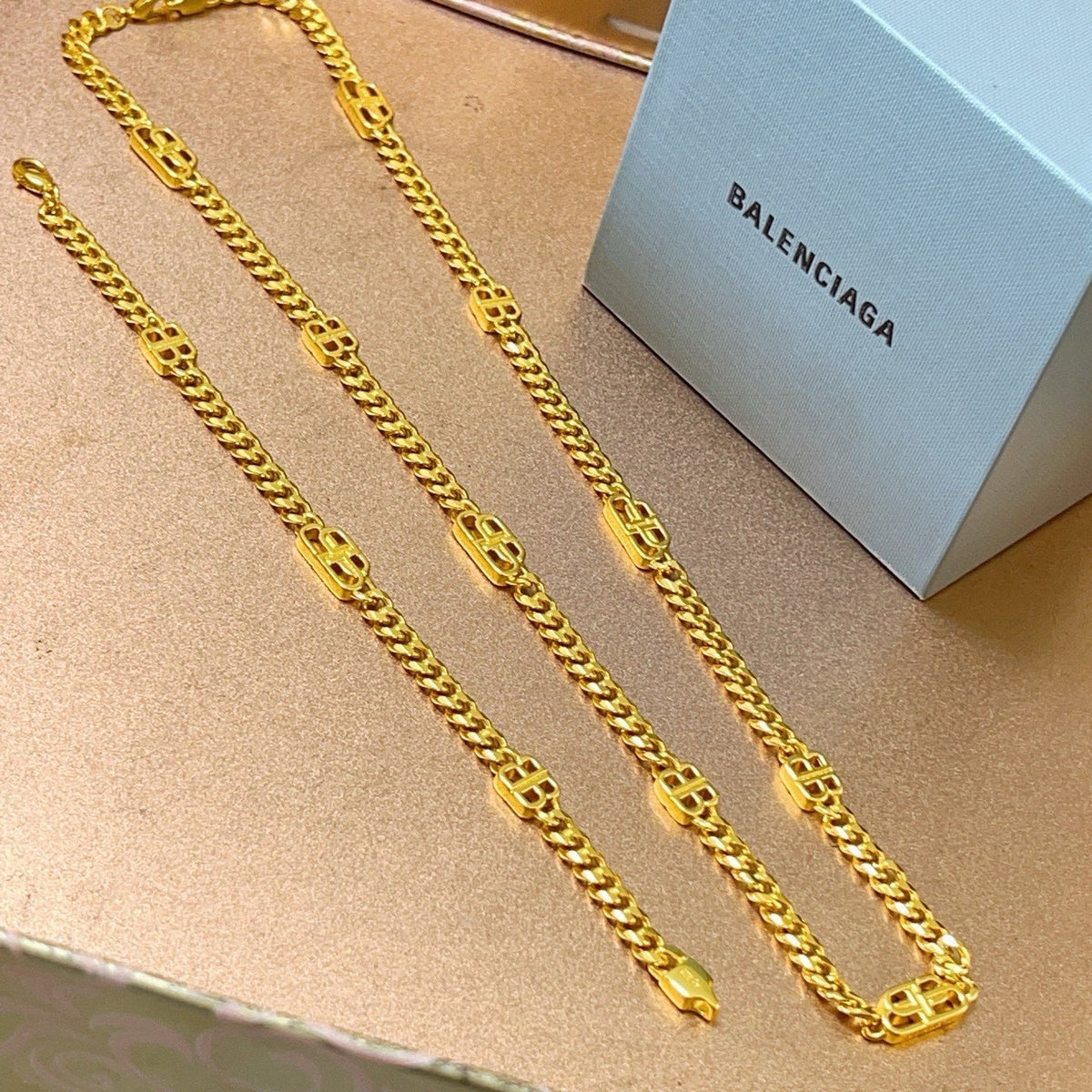 Martin Graham bracelet in polished metal-tone – detail view