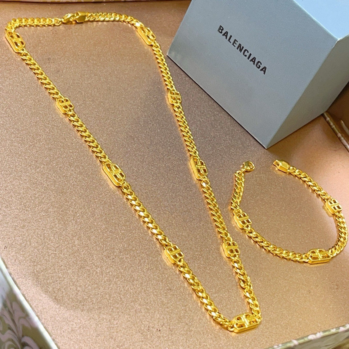 Martin Graham bracelet in polished metal-tone – side detail