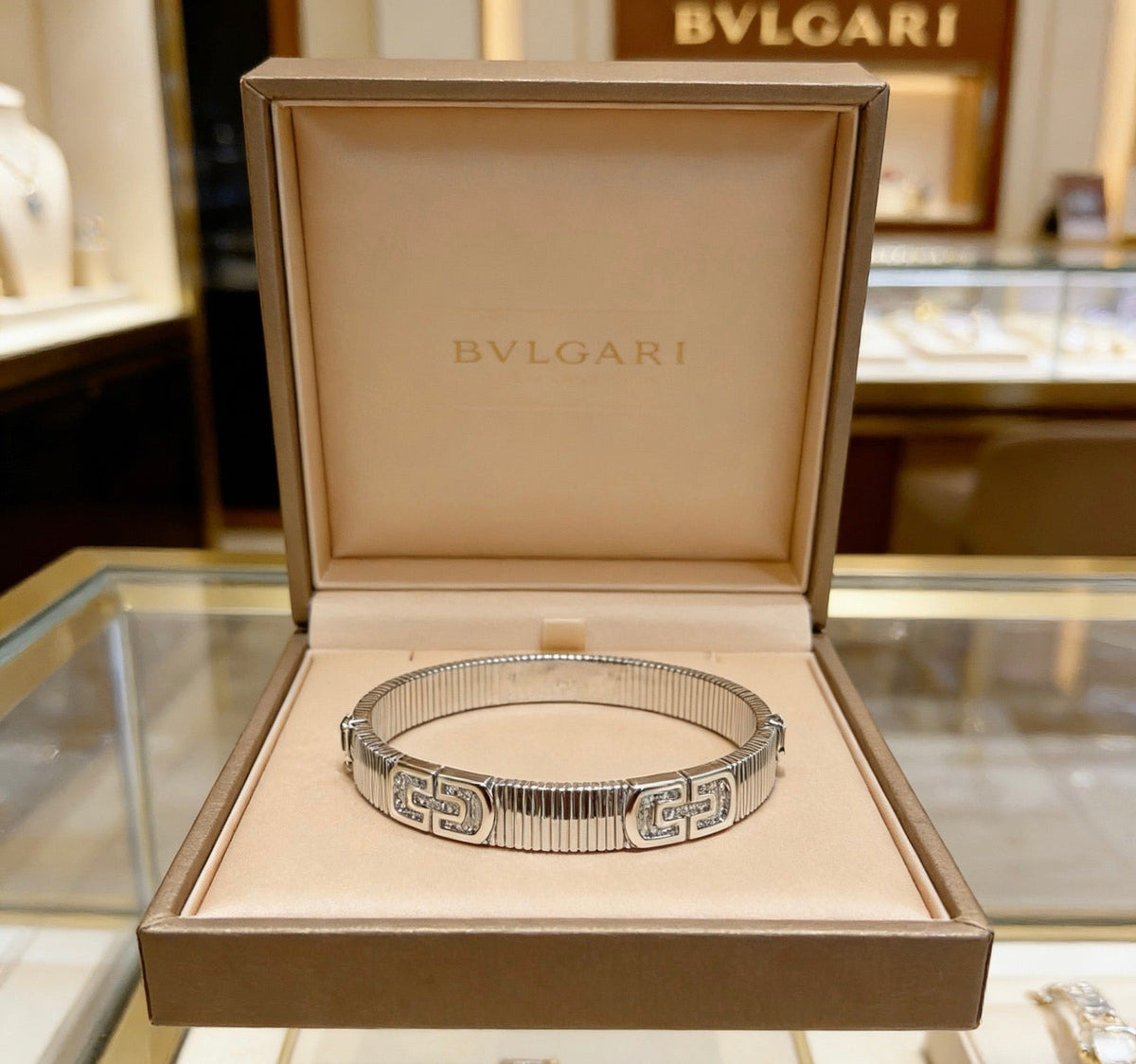 Martin Graham bangle in polished metal-tone – close-up detail