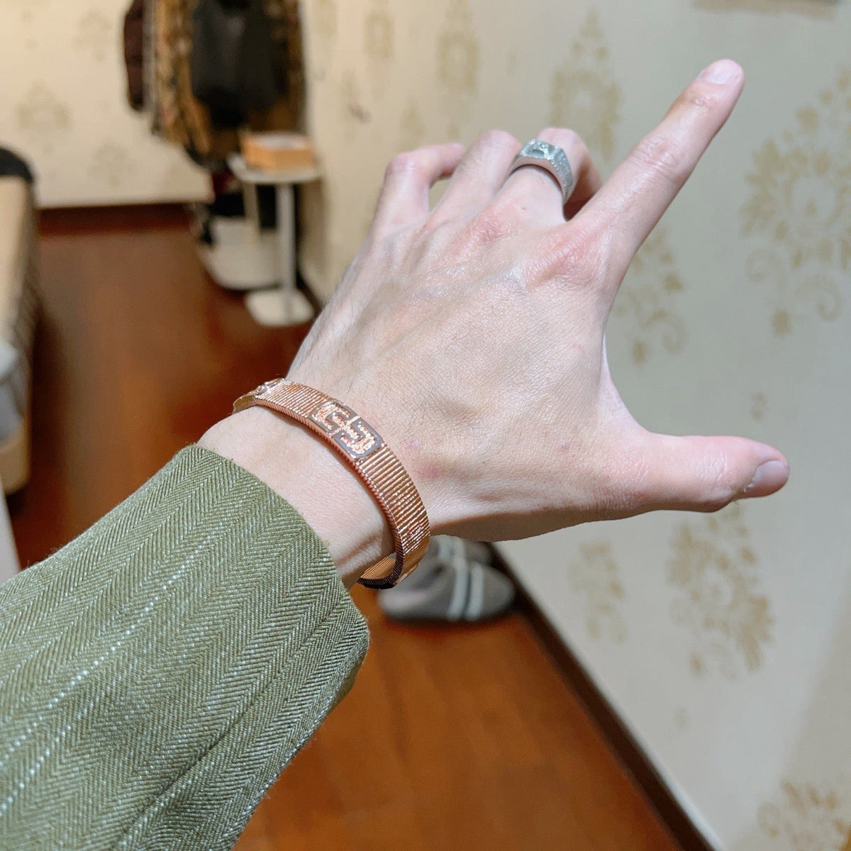 Martin Graham bangle in polished metal-tone – detail view