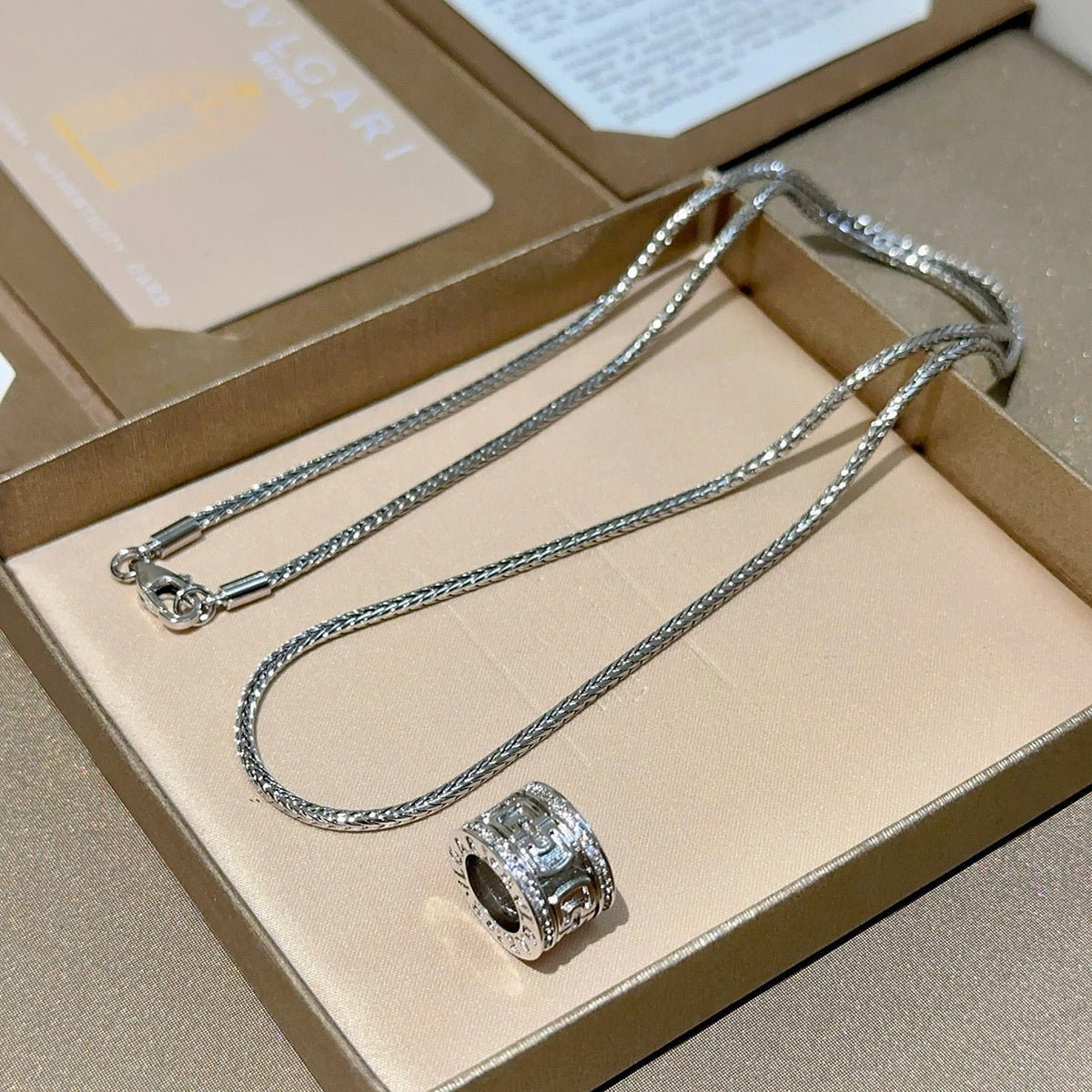Martin Graham ring in polished metal-tone – side detail