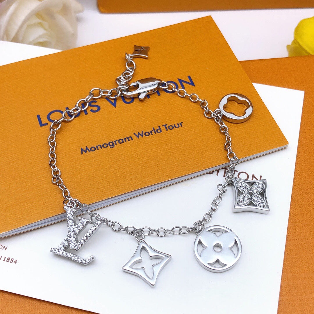 Martin Graham Geometric bracelet in silver-tone – detail view
