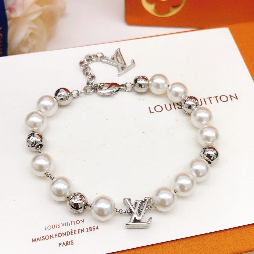 Martin Graham bracelet in polished metal-tone – detail view