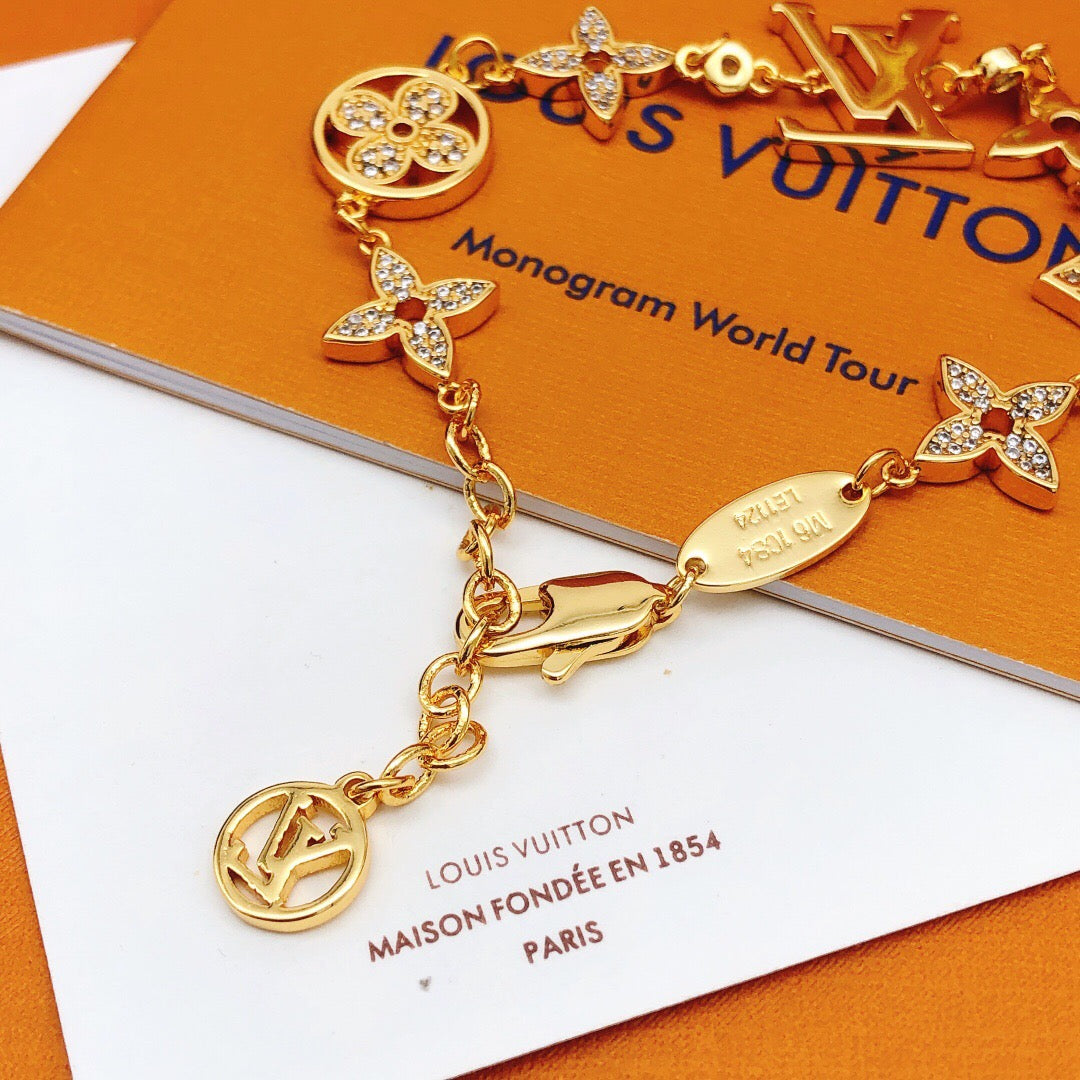 Martin Graham bracelet in polished metal-tone – detail view