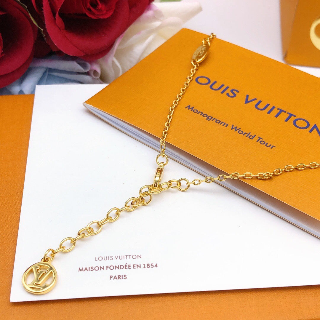 Martin Graham pendant necklace in polished metal-tone – detail view