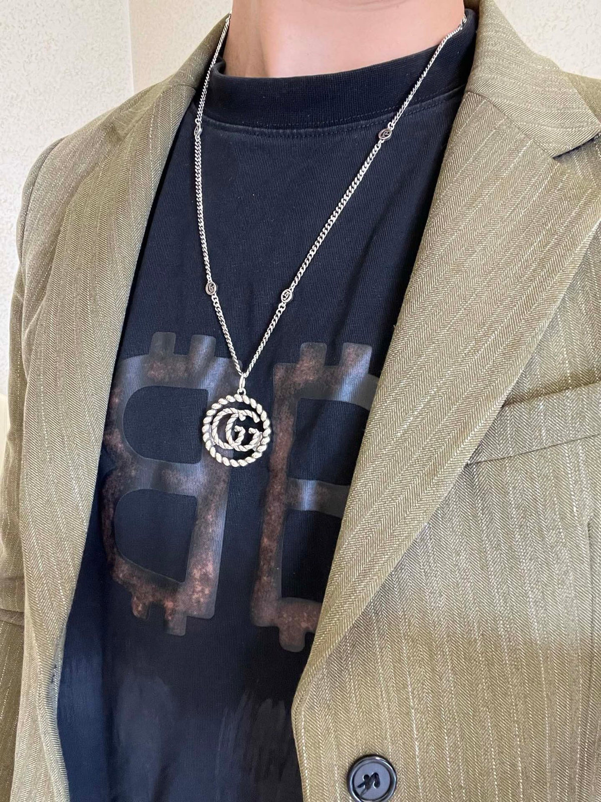 Martin Graham pendant necklace in polished metal-tone – side detail