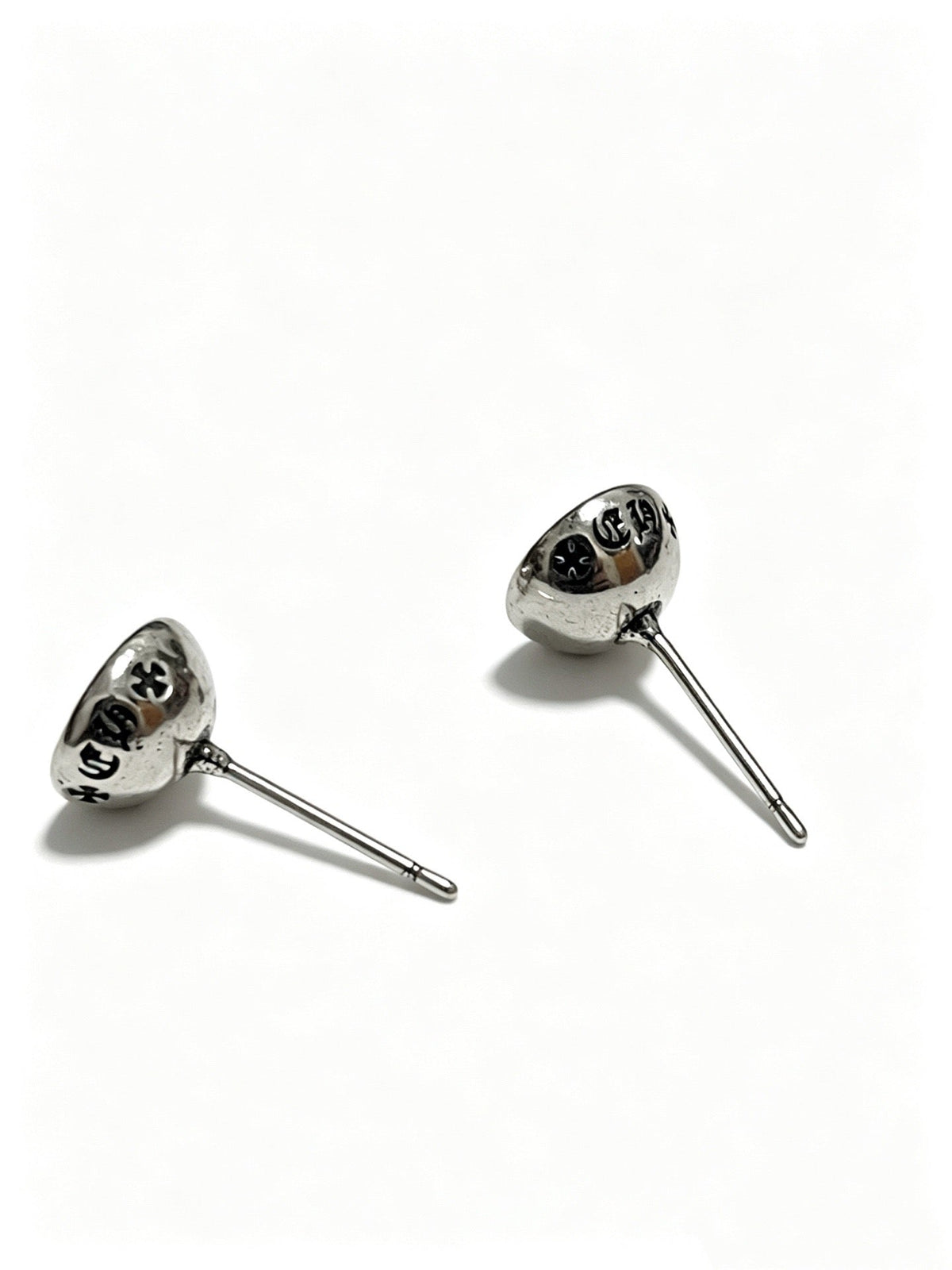 Martin Graham earrings in polished metal-tone – side detail