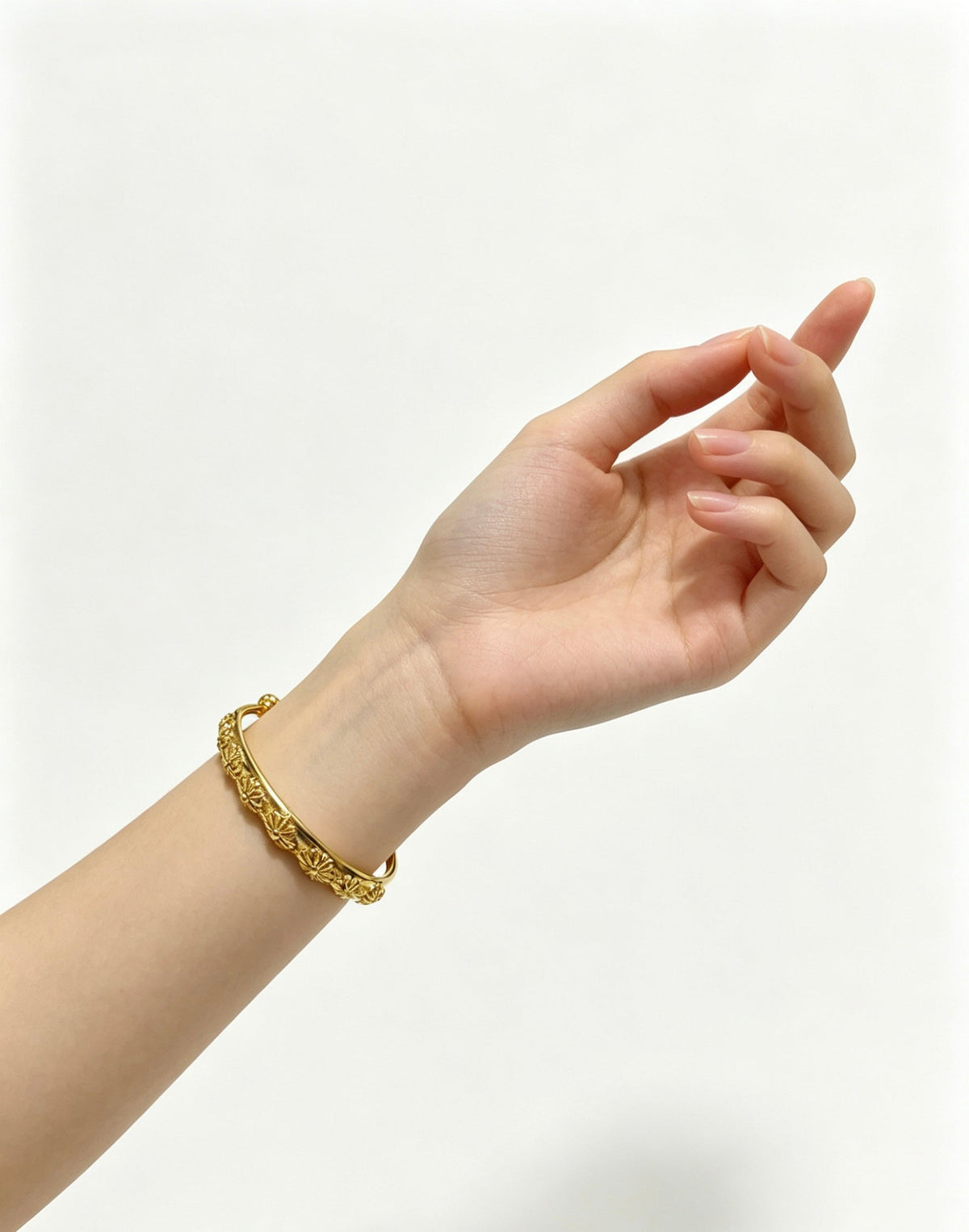Martin Graham bangle in polished metal-tone – detail view