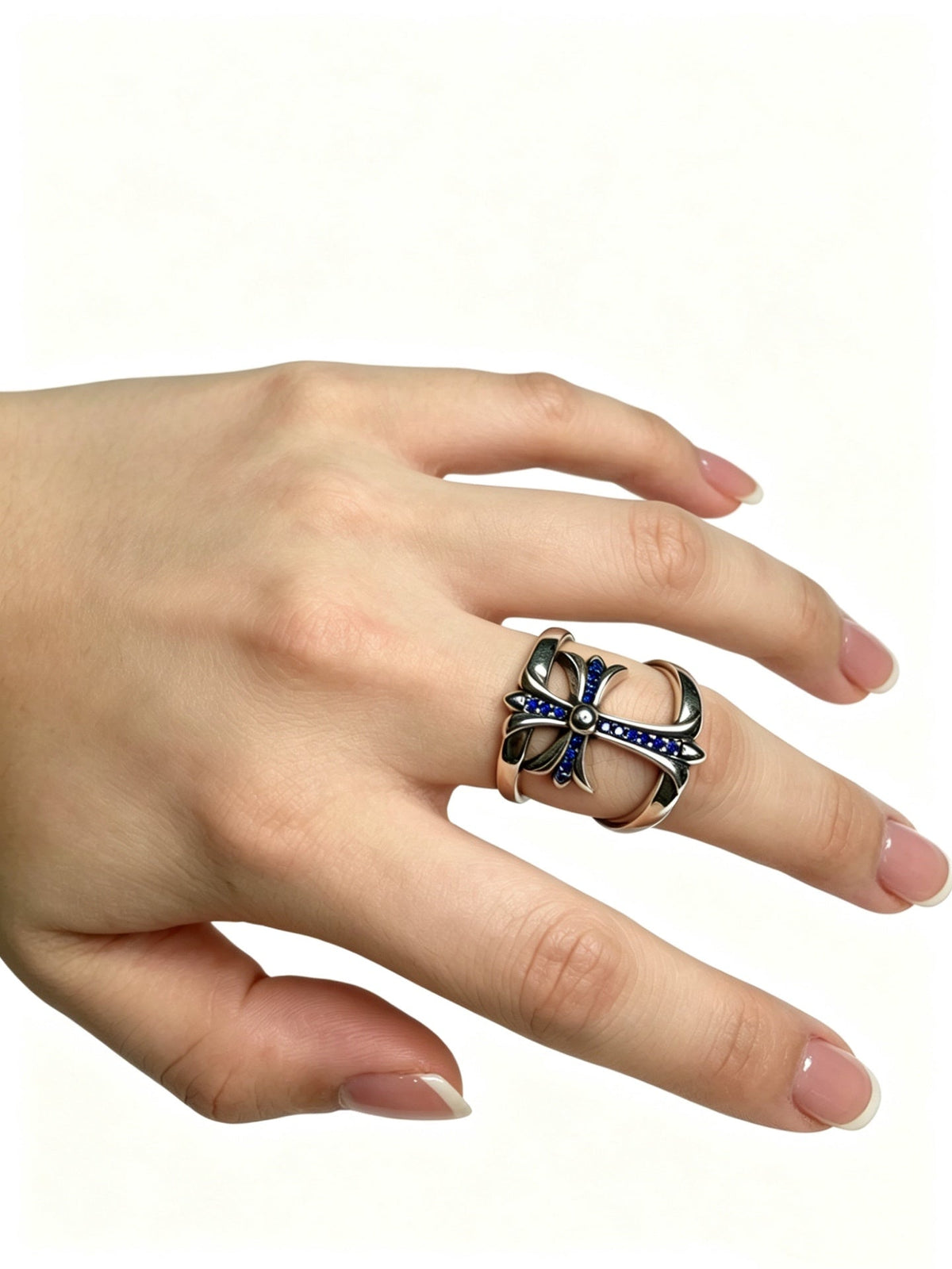 Martin Graham ring in polished metal-tone – detail view