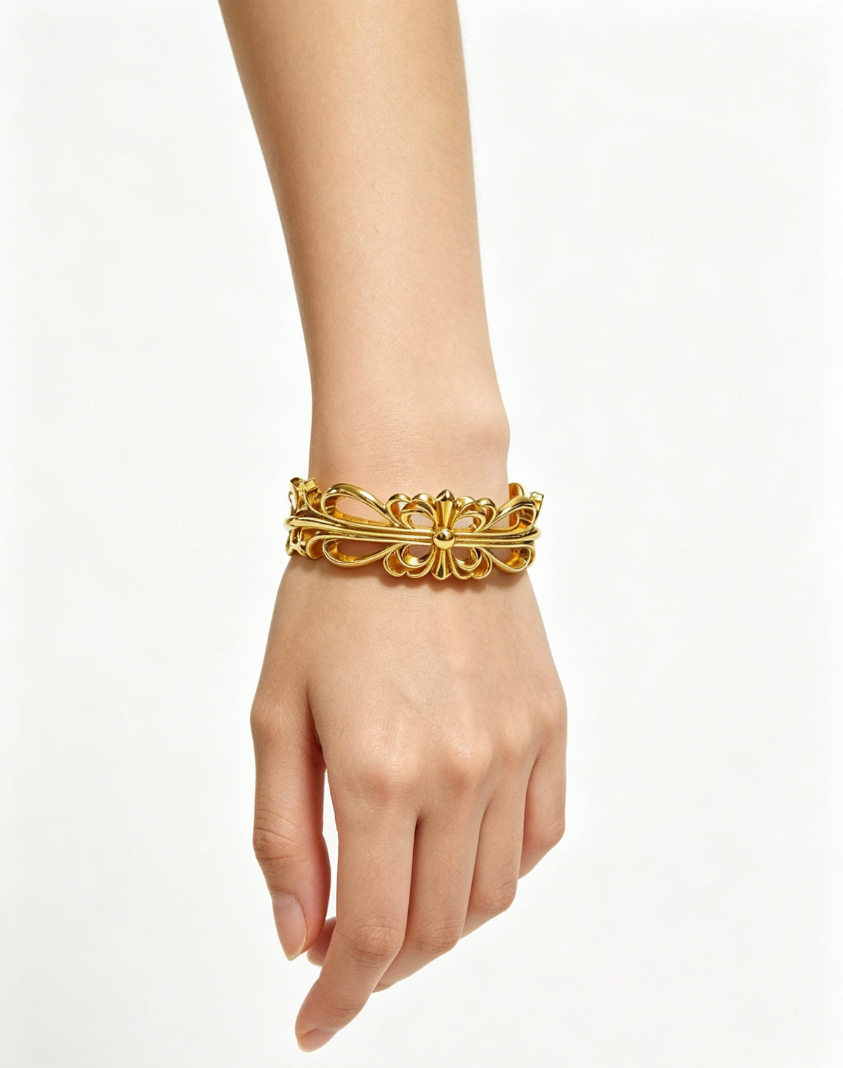 Martin Graham bangle in polished metal-tone – detail view