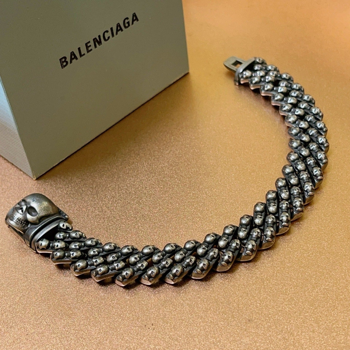 Martin Graham bracelet in polished metal-tone – detail view