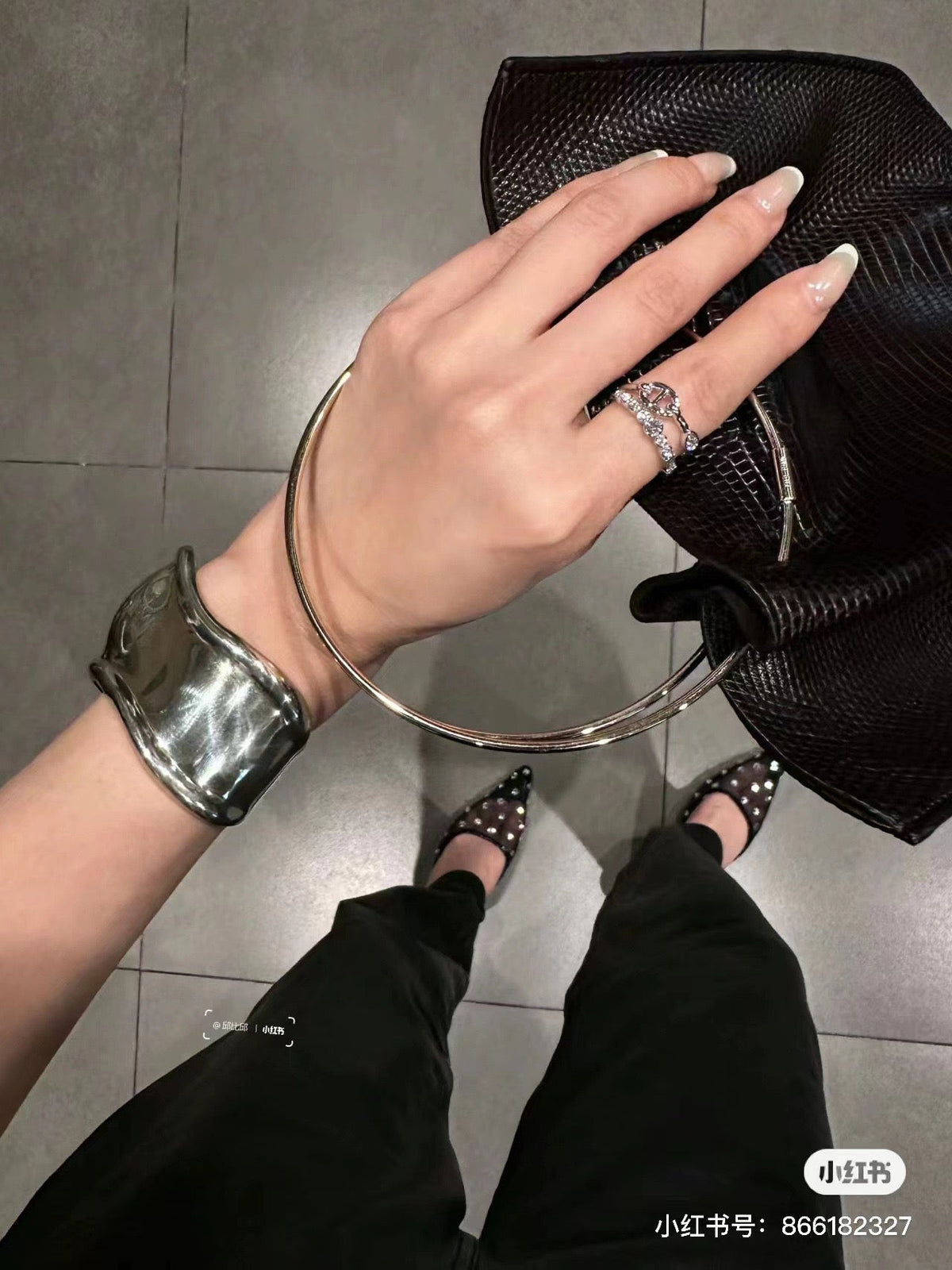 Martin Graham ring in polished metal-tone – detail view
