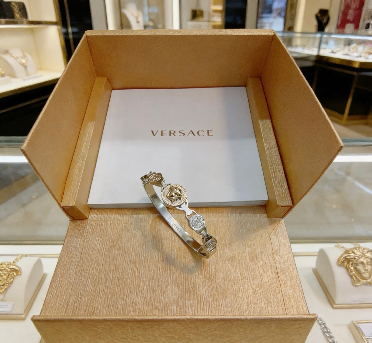 Martin Graham bracelet in polished metal-tone – detail view