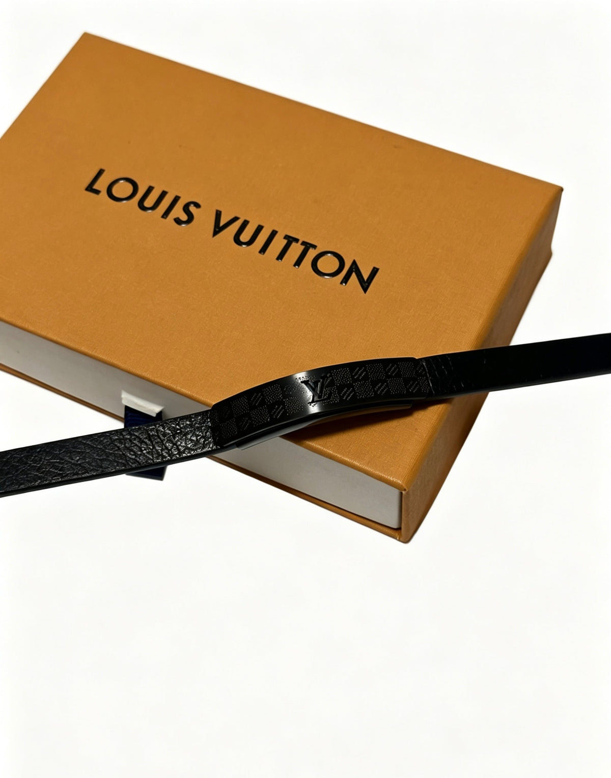 Martin Graham bangle in polished metal-tone – detail view