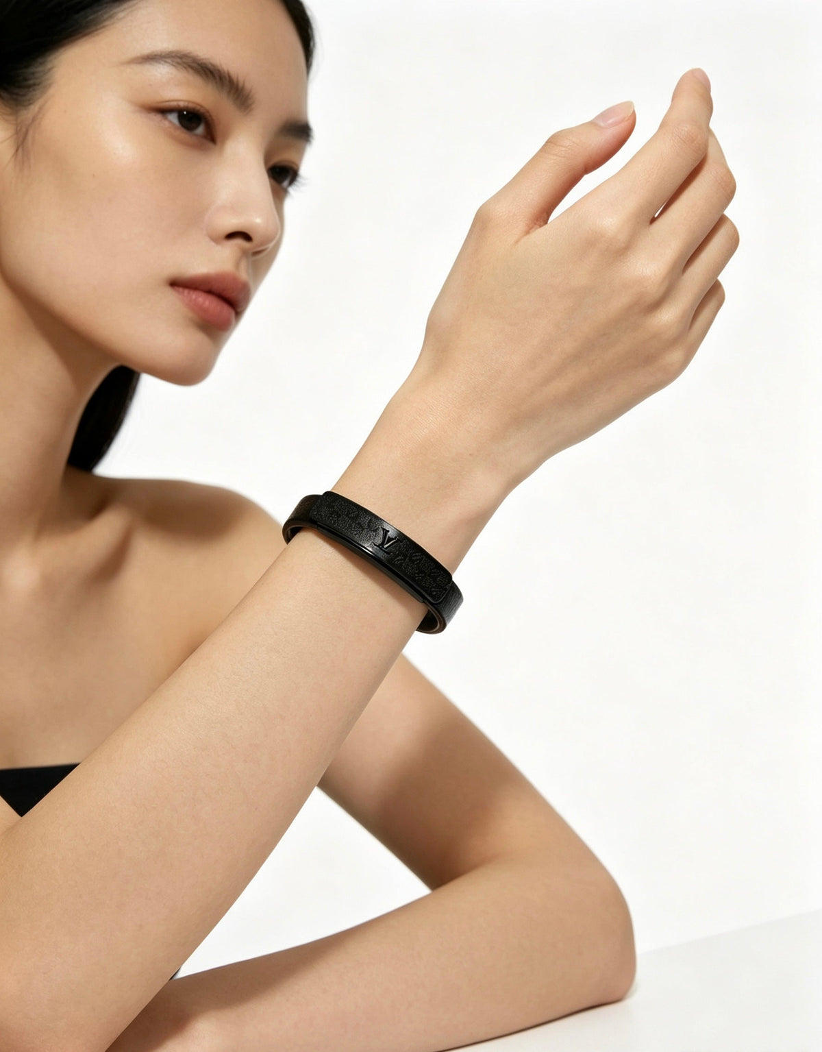 Martin Graham bangle in polished metal-tone – main product view