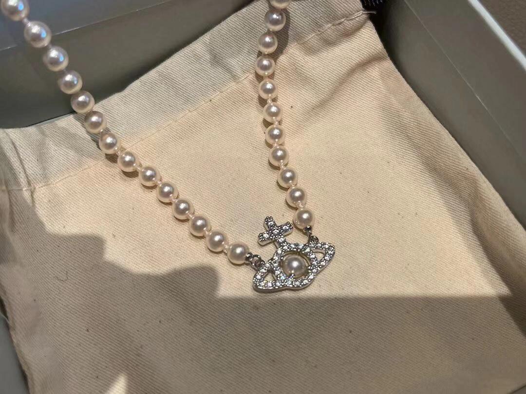 Martin Graham pendant necklace in polished metal-tone – side detail