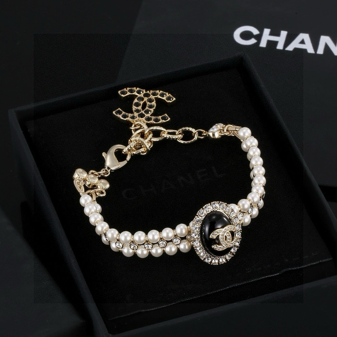 Martin Graham bracelet in polished metal-tone – close-up detail