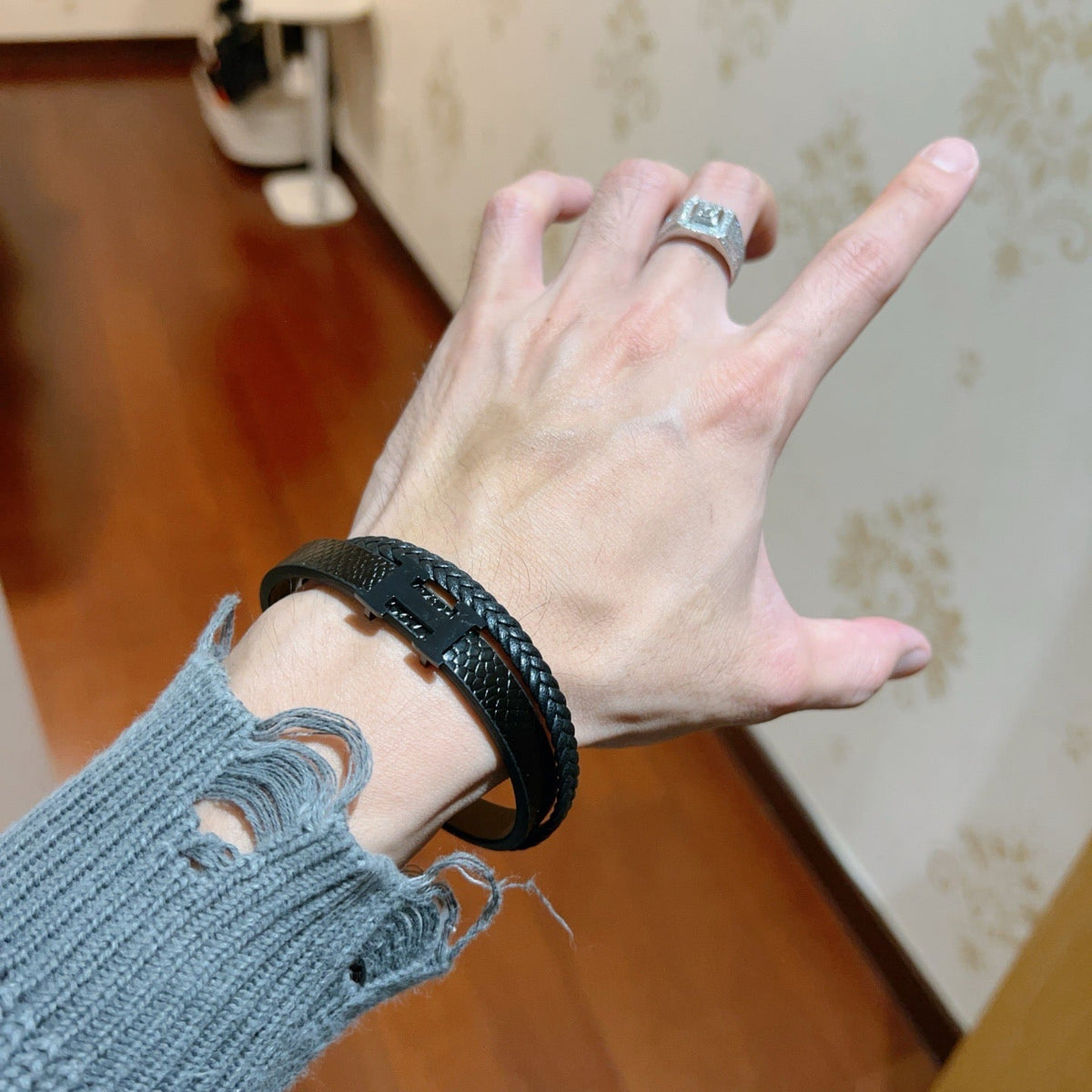 Martin Graham bangle in polished metal-tone – detail view