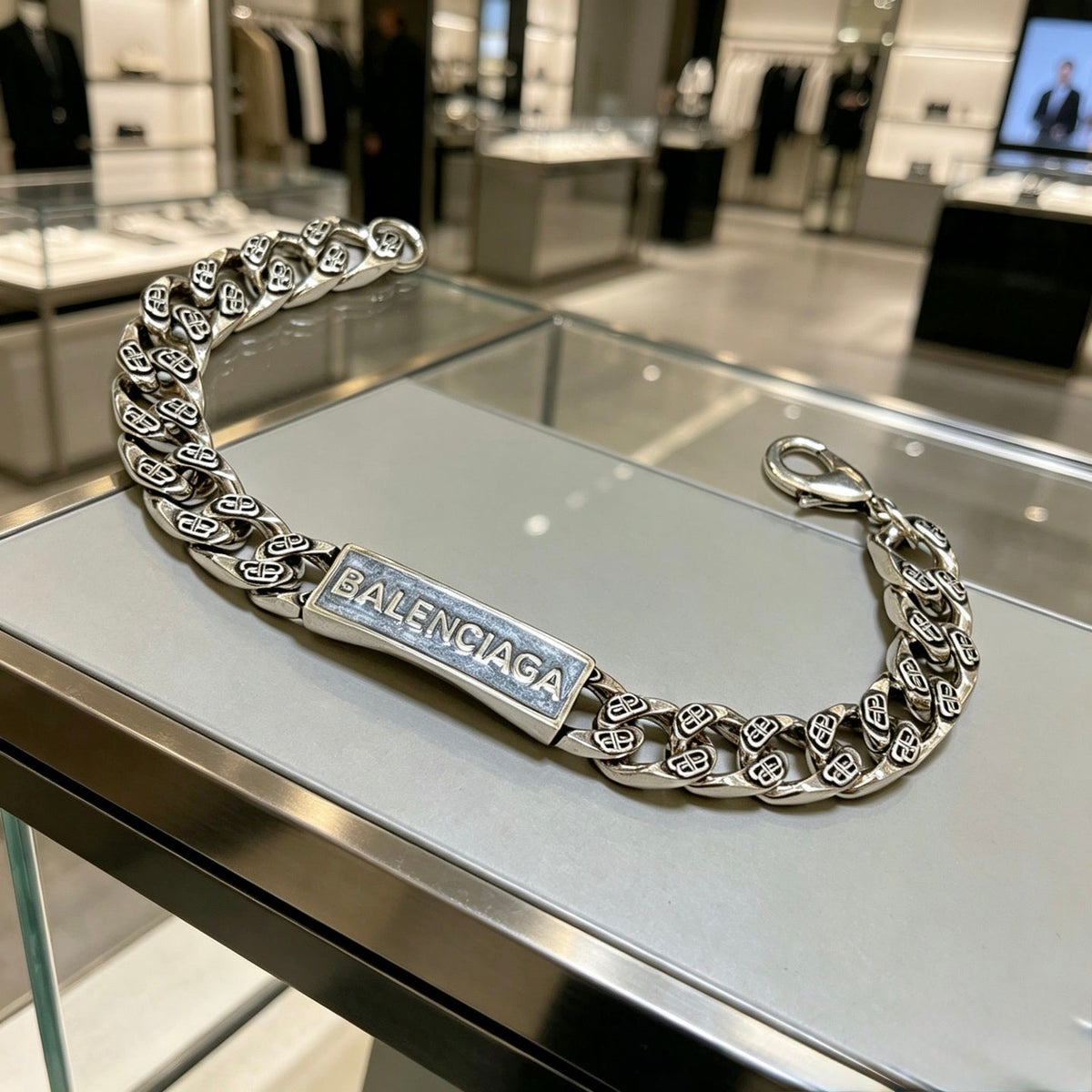 Martin Graham bracelet in polished metal-tone – close-up detail