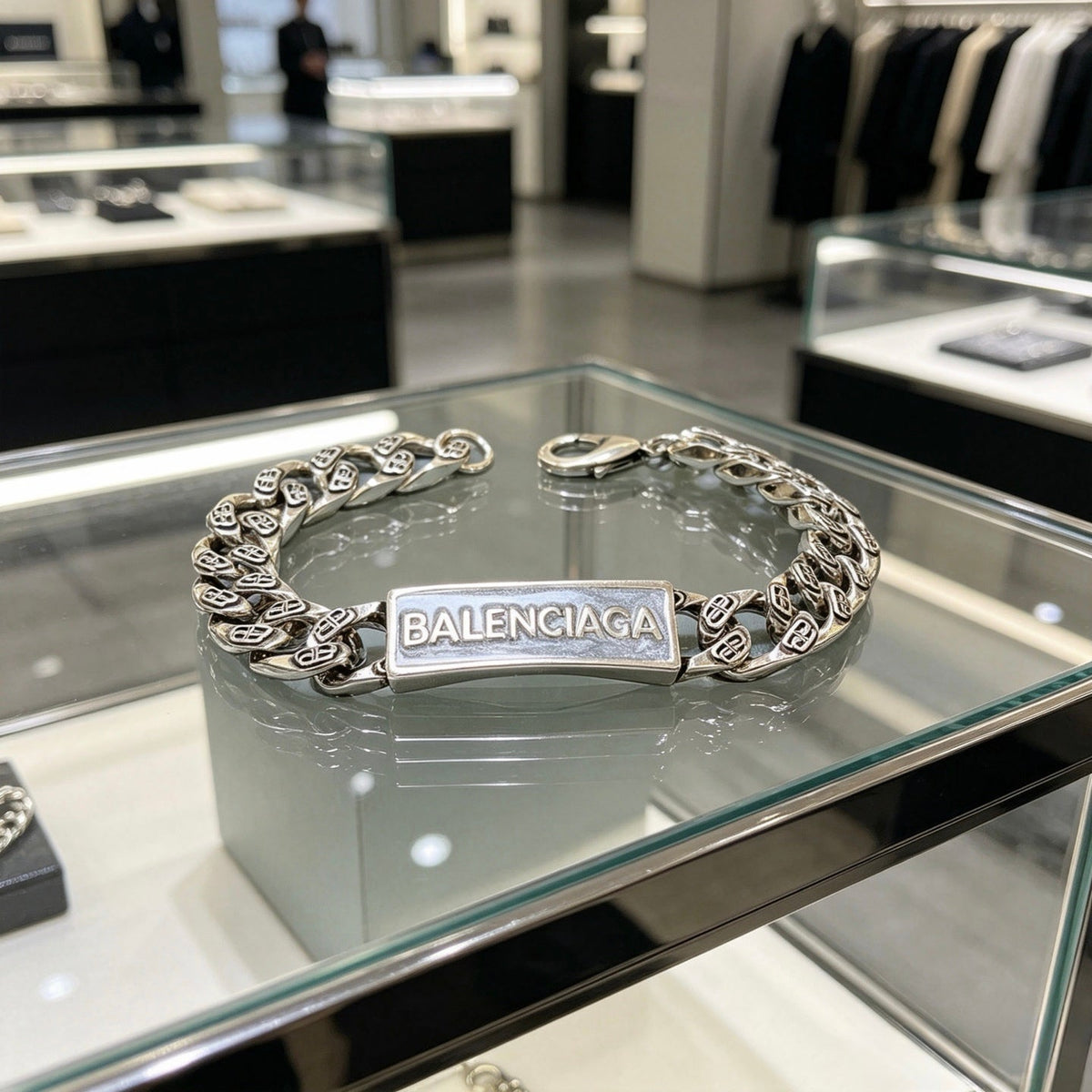 Martin Graham bracelet in polished metal-tone – side detail