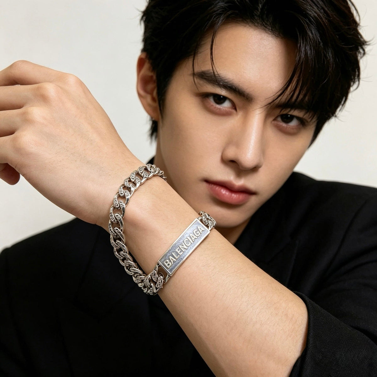 Martin Graham bracelet in polished metal-tone – detail view