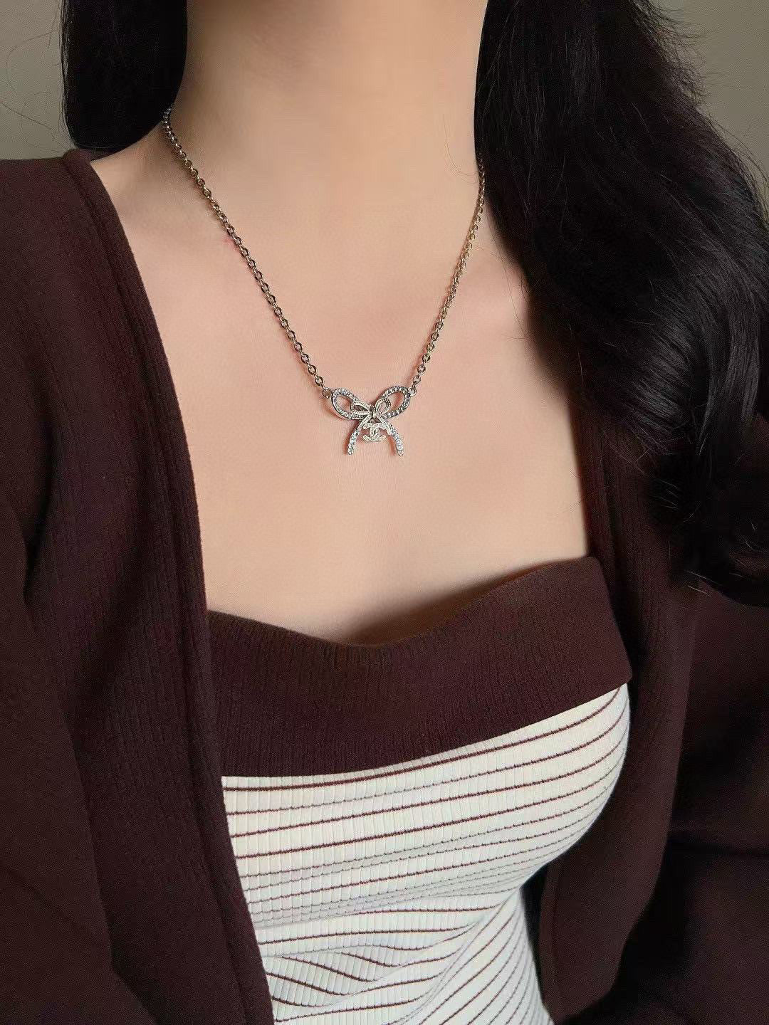 Martin Graham pendant necklace in polished metal-tone – side detail