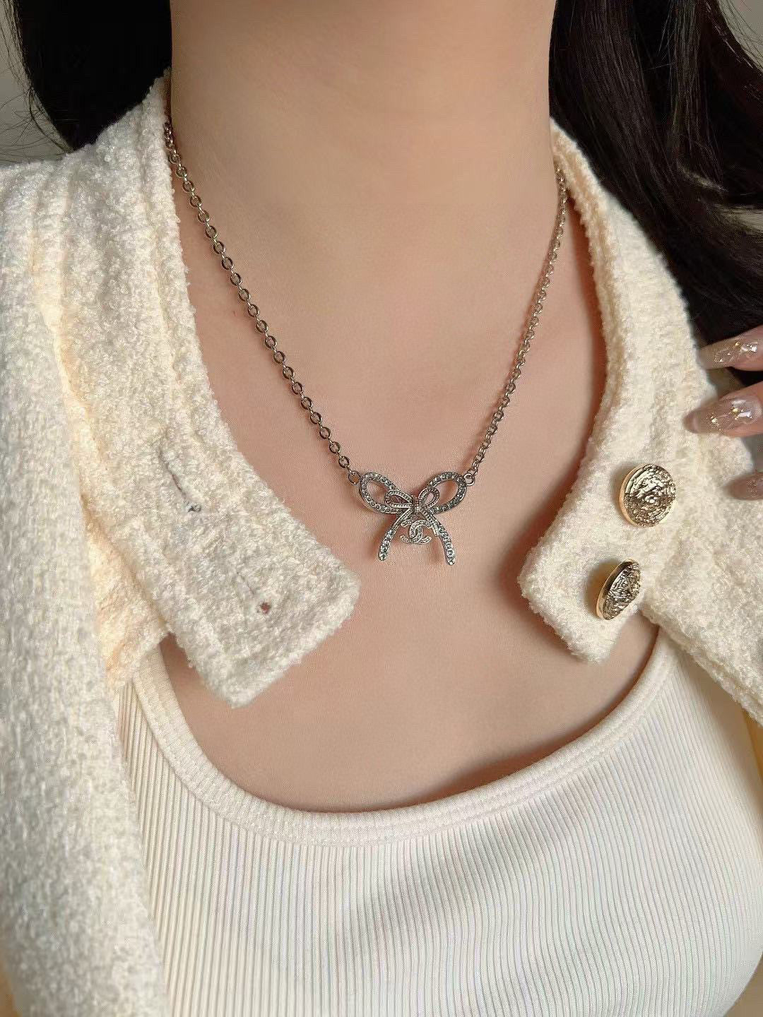 Martin Graham pendant necklace in polished metal-tone – detail view