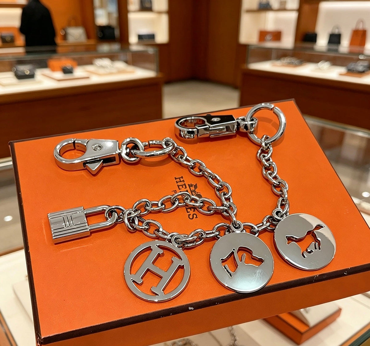 Martin Graham keychain in polished metal-tone – side detail