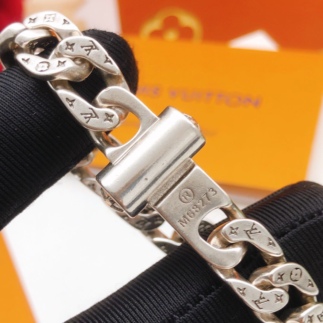 Martin Graham bracelet in polished metal-tone – detail view