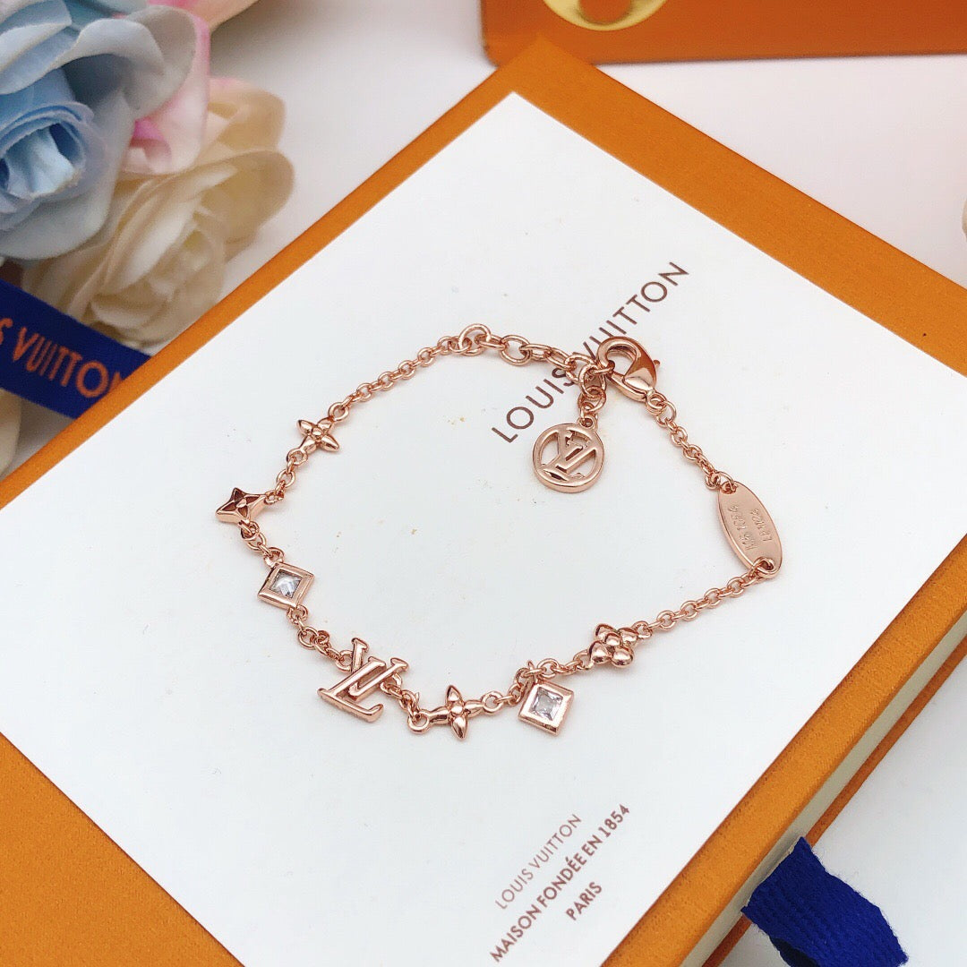 Martin Graham bracelet in polished metal-tone – side detail