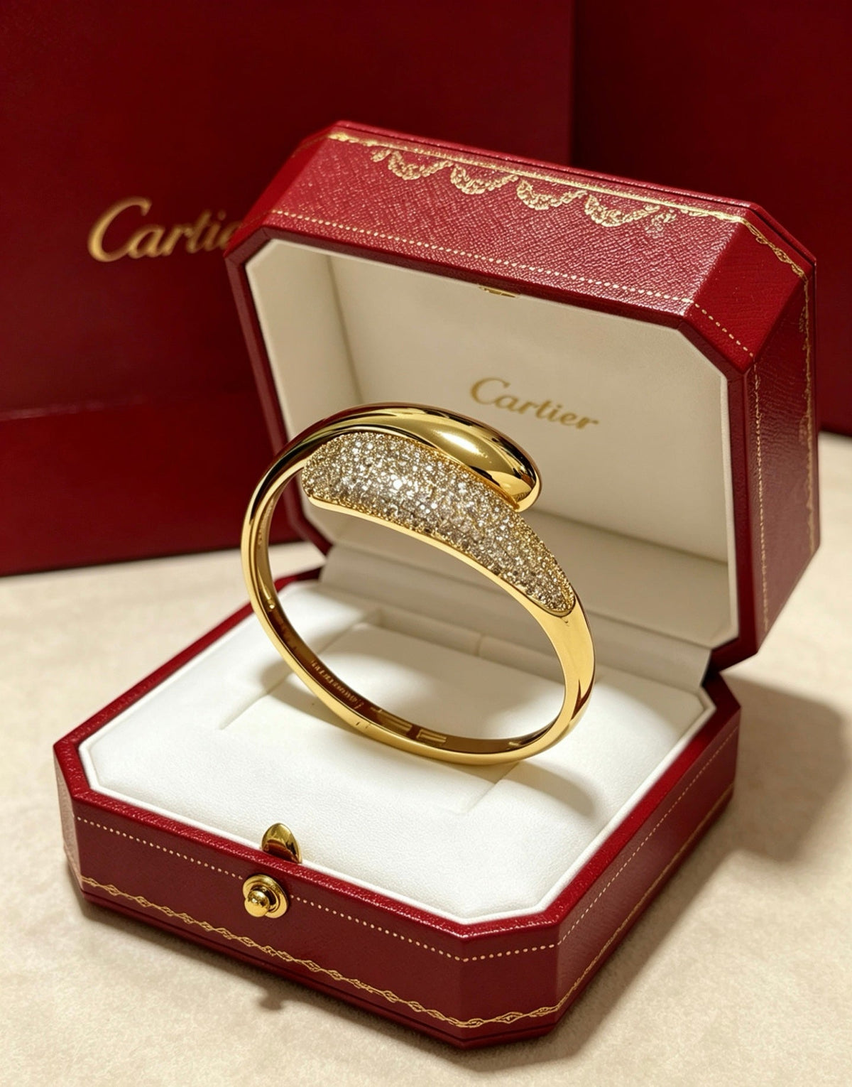 Martin Graham bracelet in polished metal-tone – close-up detail