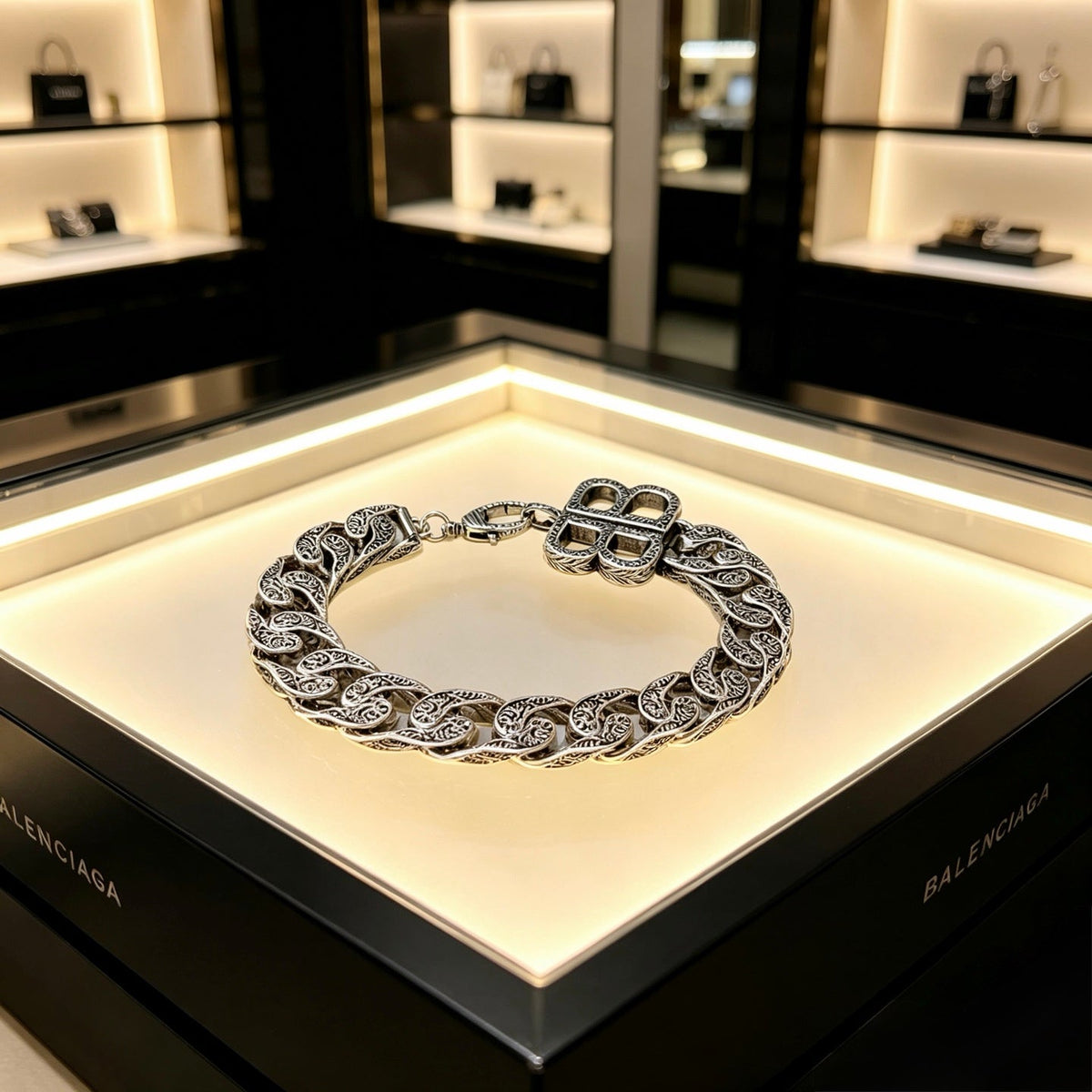 Martin Graham bracelet in polished metal-tone – close-up detail