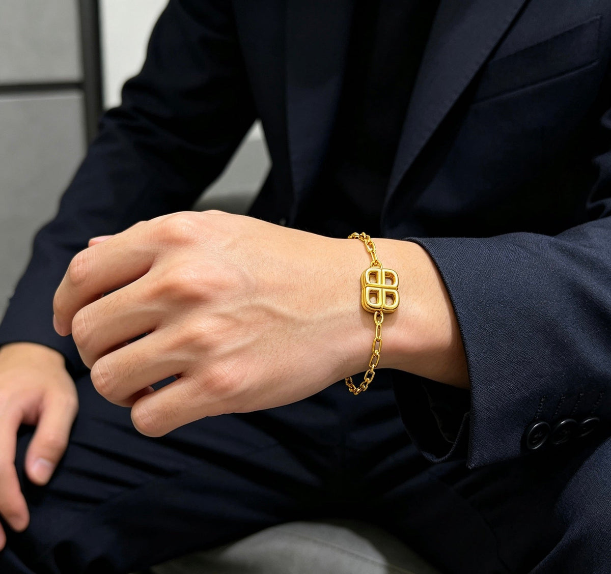 Martin Graham bracelet in polished metal-tone – detail view
