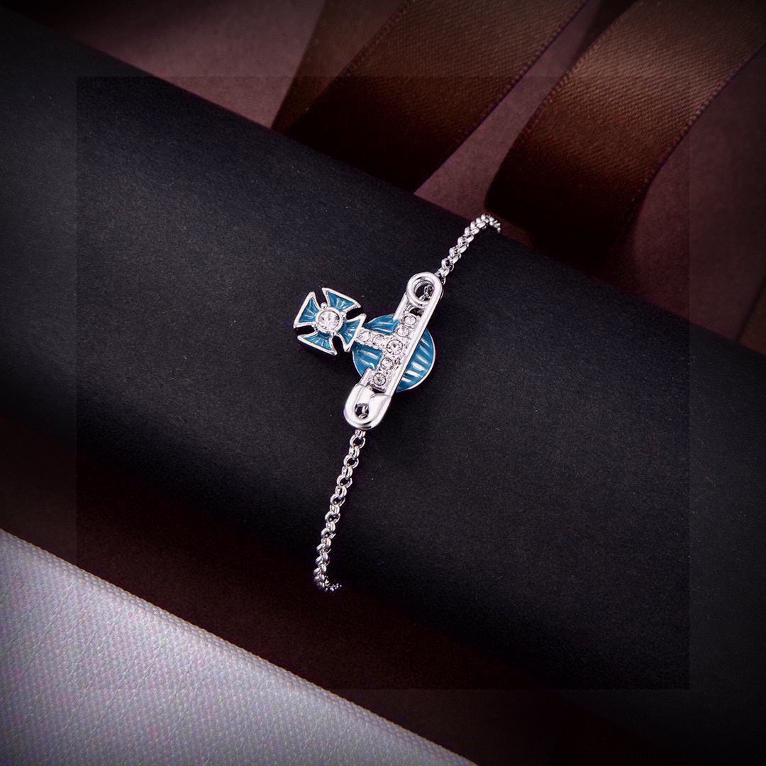 Martin Graham bracelet in polished metal-tone – detail view