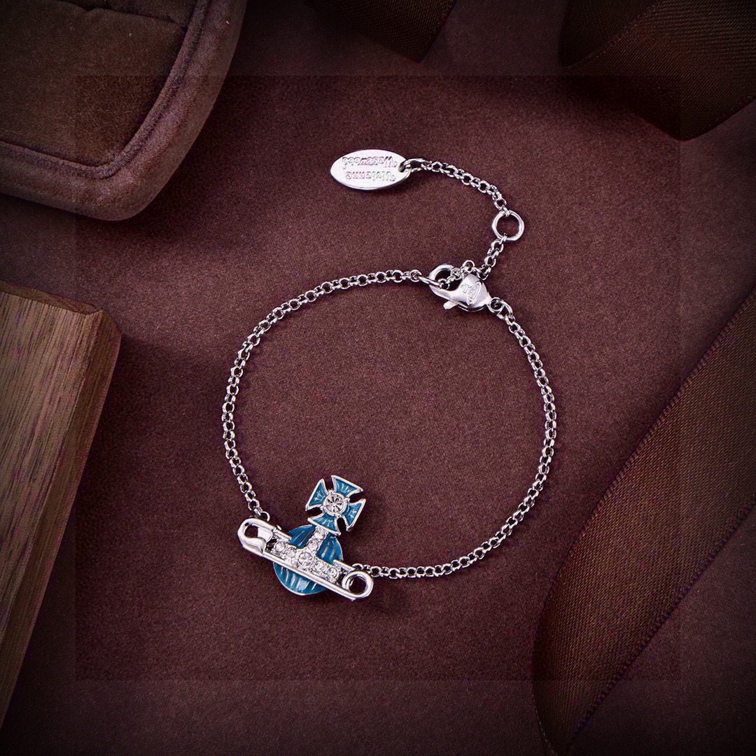 Martin Graham bracelet in polished metal-tone – close-up detail