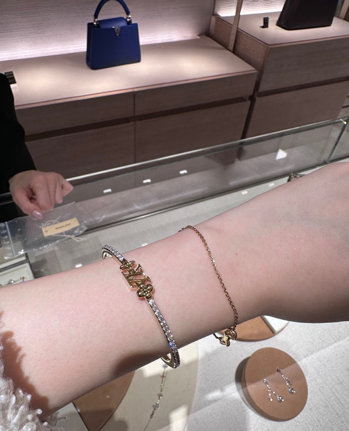Martin Graham bangle in polished metal-tone – detail view