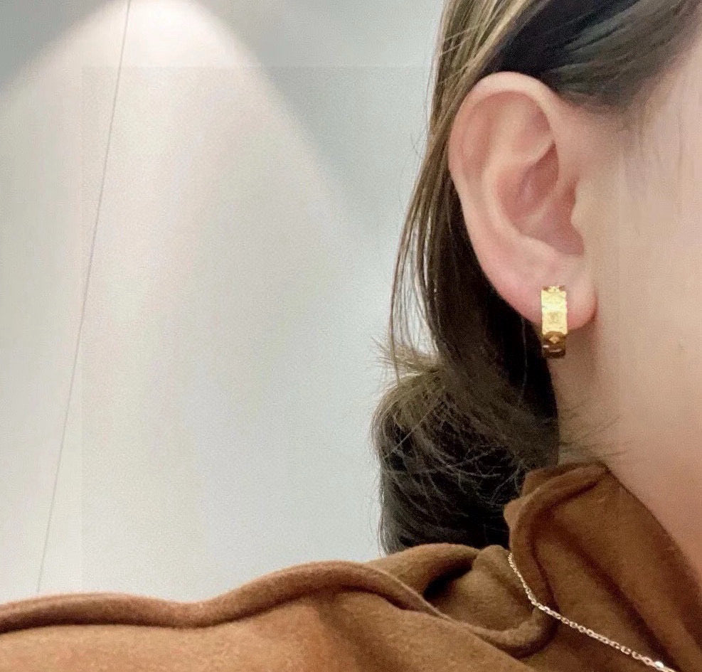 Martin Graham stud earrings in polished metal-tone – detail view