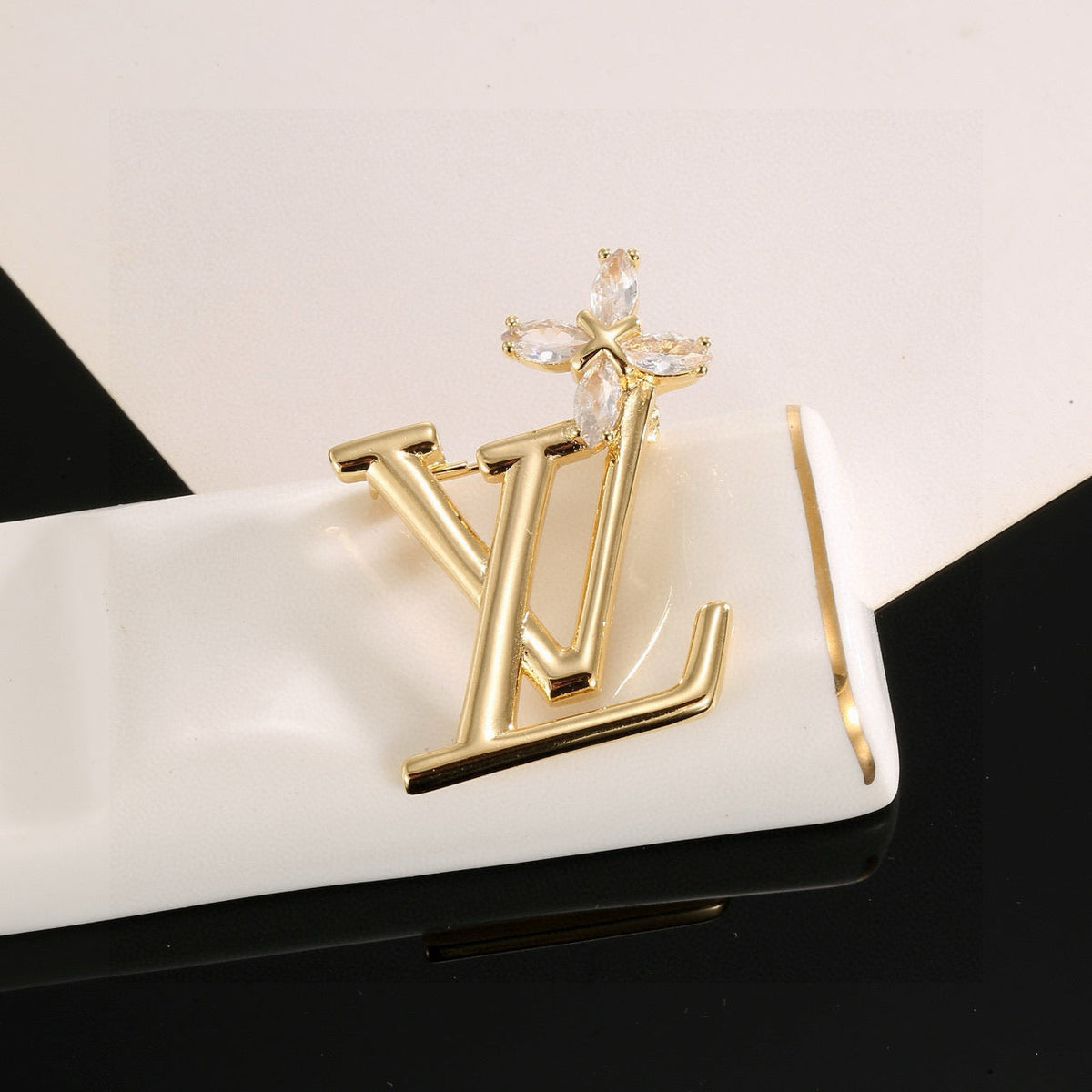 Martin Graham brooch in polished metal-tone – detail view