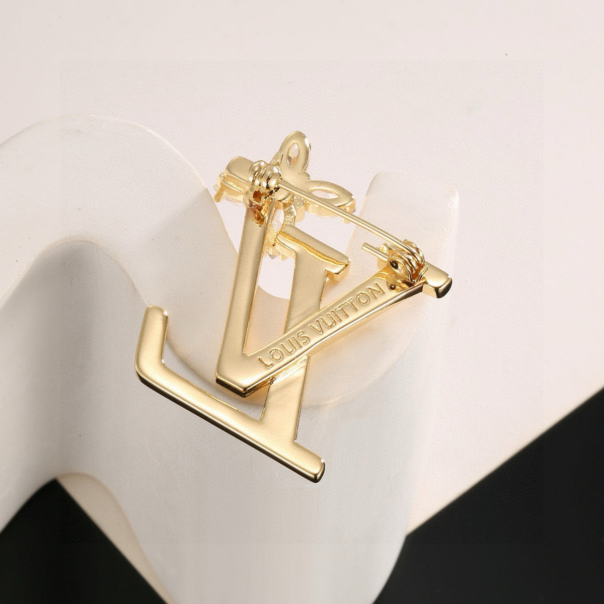 Martin Graham brooch in polished metal-tone – close-up detail