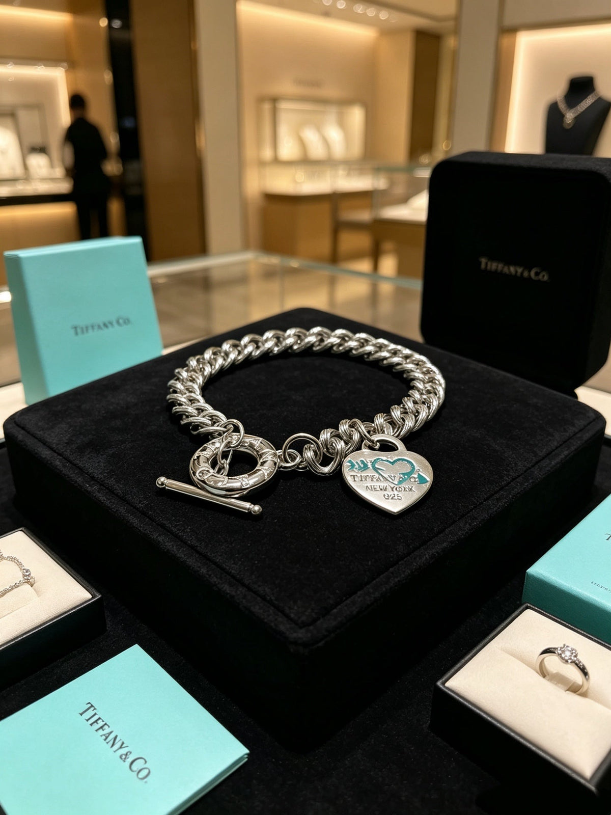Martin Graham bracelet in polished metal-tone – close-up detail